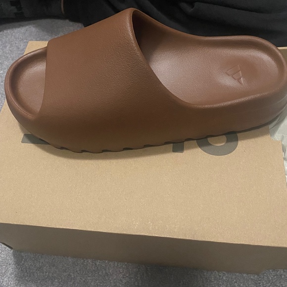 Yeezy Slides Brown